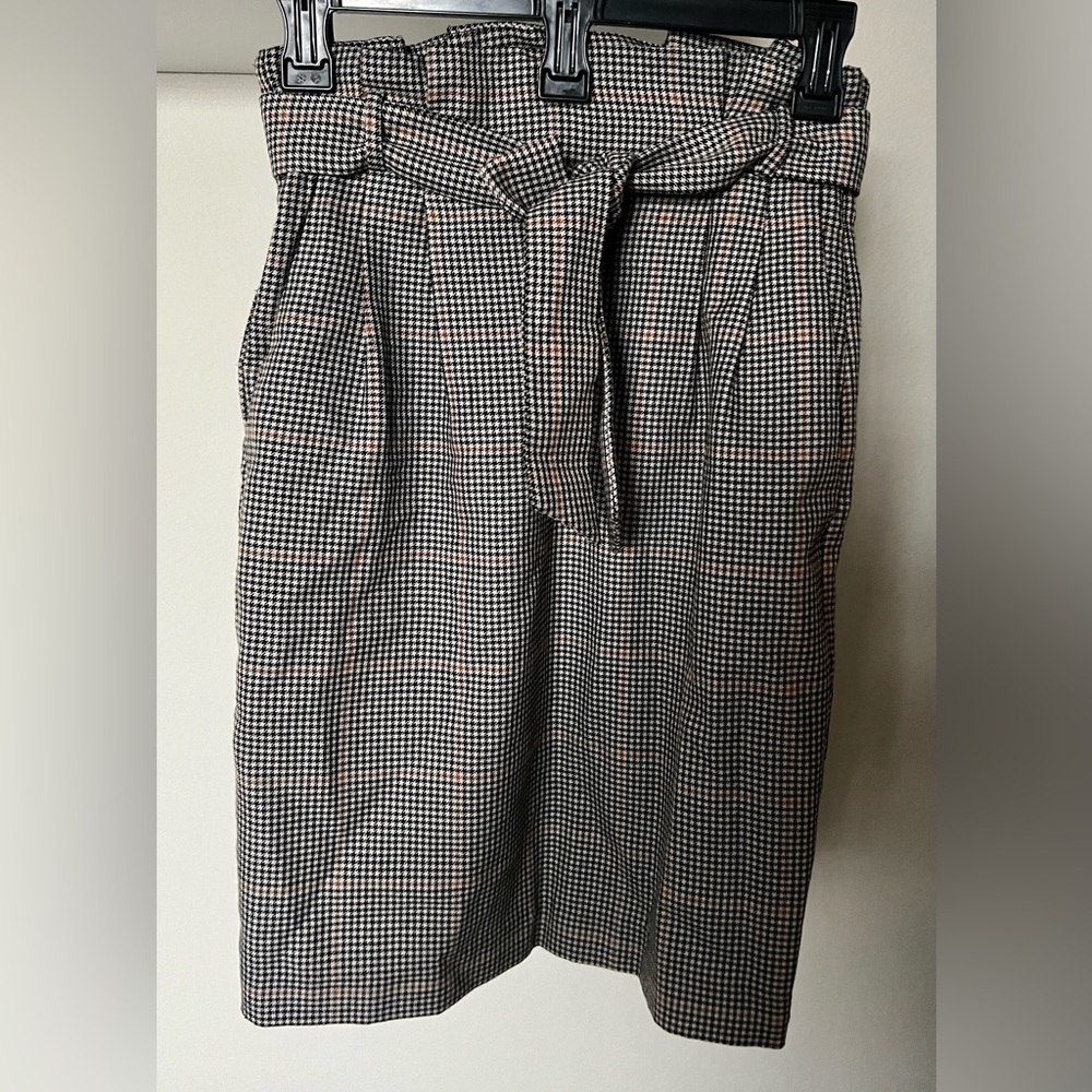 HM Women’s Mid Length Skirt